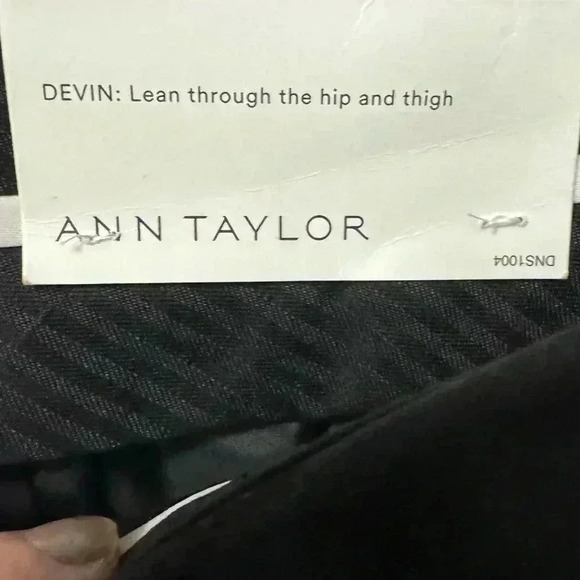 Ann Taylor Black Ruffle Hem Ankle Pants Size 4 - Picture 5 of 6